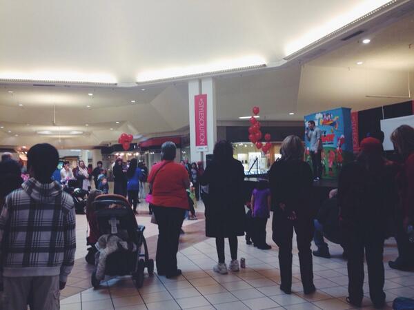 CommonsatFW's tweet image. Pirates and princesses party with @radiodisney! #CommonsatFWEvent #stylesolution