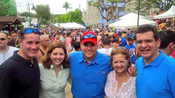 GovPierluisi's tweet photo. Pasándola bien! @Tonysoto51 @Carmelorios @mpadilla2016 @mecpierluisi http://t.co/g1sFPC4dpb