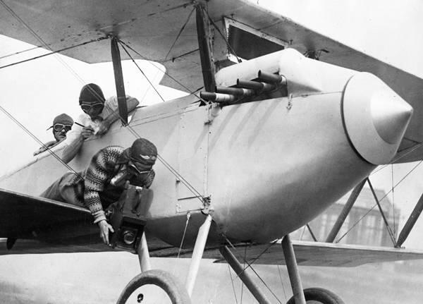 EgoEthos's tweet image. This 1926 image shows the lengths #Cleveland Press #photographer Fred Bottomer would go to get his shot.  #ThrowbackTh