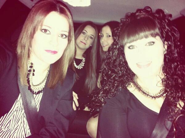 Noemiii91's tweet photo. "@2lore2172: preparadas para la party  @libertadmilan  @5Tati5  @Noemiii91 #adarlotodo http://t.co/gk4fanyJpb" k tiemble aguadulce!!
