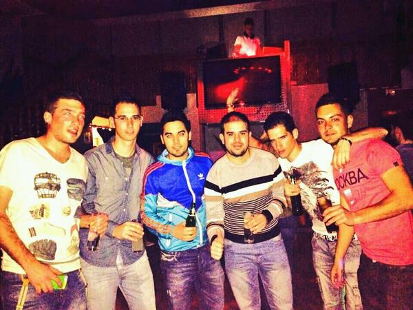 8lanqui's tweet photo. Anoche por Abengibre!! Y esta noche de cumple de @Rubents7 y carnavales!! @pikin169 @quepasanel @vincheanu http://t.co/EPh98Y3rvd