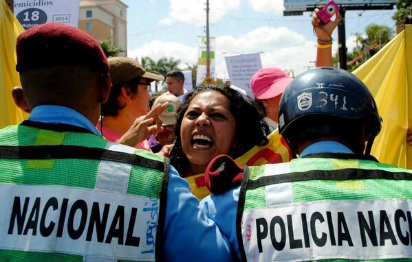 CNDSDR's tweet photo. #Nicaragua: ME SIENTO INSEGURA EN ESTE PAÌS, dijo @fabidulcecarmen, luego de la marcha x el #DIM.Foto:WandavielMoreno http://t.co/oWQUSprcl5