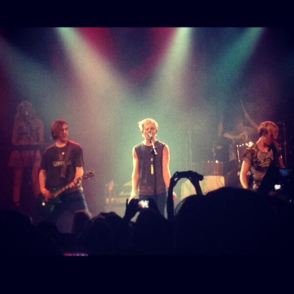 Unreal night! Thank you so much <a href="/officialR5/">R5</a> 💚👏👍 @directionertara