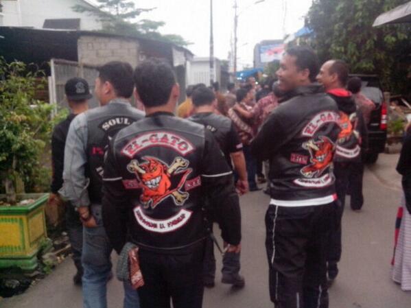 SIT724's tweet photo. Pengawalanpernikahan bro WTH http://t.co/FRvmsYRLF4