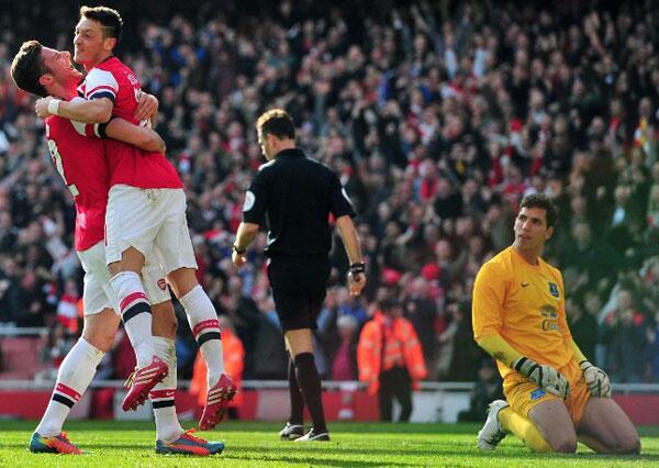 SuporterOnline's tweet photo. #FACUP - FT: Arsenal 4-1 Everton (Ozil 7, Arteta 68(pen), Giroud 83,85) (Lukaku 32) http://t.co/hXR1GGxaZC