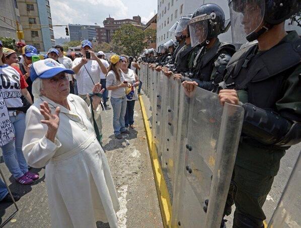 suprema1984's tweet photo. Hoy en la Av Libertador http://t.co/salAupNt5Z