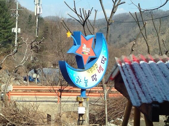 sosims's tweet photo. 가평 놀러왔다3월인데 눈이 왔다 http://t.co/AbYmw3cuqM