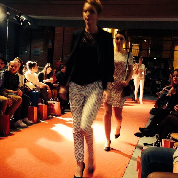Isabelle_Barth's tweet photo. Fin de la #FashionWeek @EMStrasbourg   2014 bravo au @BDAEMStrasbourg http://t.co/k4tPCqv1Kc