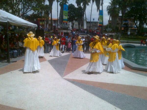 ClemMerida's tweet photo. Diversas actividades culturales se realizaron durante la conmemoracion en #Mérida del Dia de la Mujer http://t.co/EVRAEWwEwX
