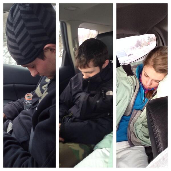cLogs02's tweet photo. Tough day for the kids on the slopes @TimMcAuliffe14 @psoustal21 @Ali_Shappy http://t.co/nVgOaP9x6D