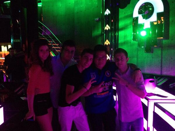 Raul_Amez69's tweet photo. @Radness_DJ @Michael05B @martinguepardo FIESTON! @TCLUB_LIGHT La próxima más y mejor http://t.co/bd7vTP6cHg