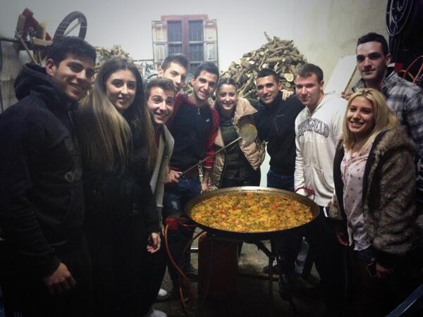 Neburrub's tweet photo. ✌️✌️🍗 http://t.co/42hGRwoM4d