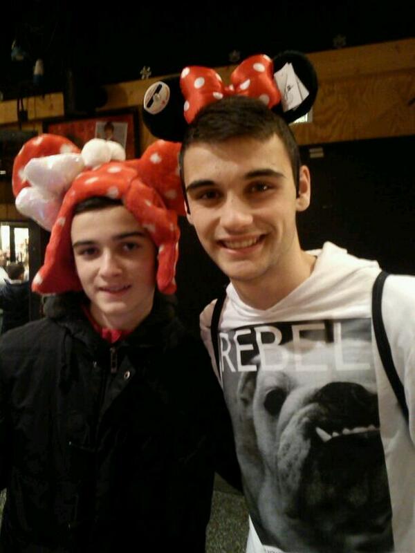 SOLYLUNA1968's tweet photo. Como se lo pasan algunos en Disney París, a divertiros chicos!!!! http://t.co/VR9rOT0PPX