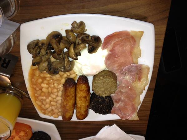 Halpins's tweet photo. Best ever Sunday giant gourmet brekkie including the full works and tea/coff &amp; OJ €8.95 plus the usual hot specials http://t.co/fJfXxxG3Dx