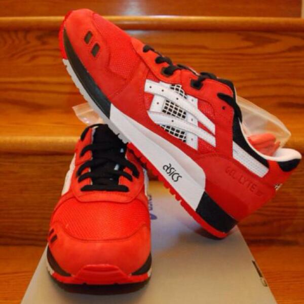 H_sudud's tweet photo. Asics Gel Lyte Strike iii 3 red black white kith salmon fieg H30DK || ready? Kira kira berapa rupiahkah? @JMSTORE_BDG http://t.co/Pn4ljzViJj