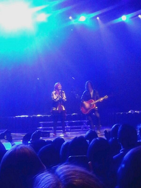 hippieericka's tweet photo. So. I stood within 20 feet of Demi, and ahhhh.  I'm in love 😍❤ #NeonLightsTour #AcuvueDemi http://t.co/DFC3hqQMjm