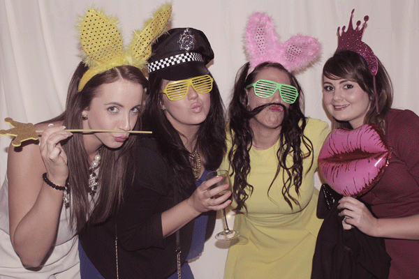 PhotoPropParty tweet picture