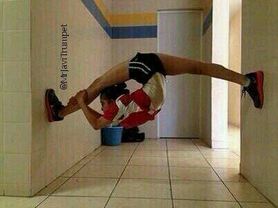 javjaz14's tweet photo. -Acabo de trapear y no quiero ver tus pies marcados en el piso.
+Ok, como usted diga.
#ObedienteNivelSuperPro http://t.co/8A8VX0toPO