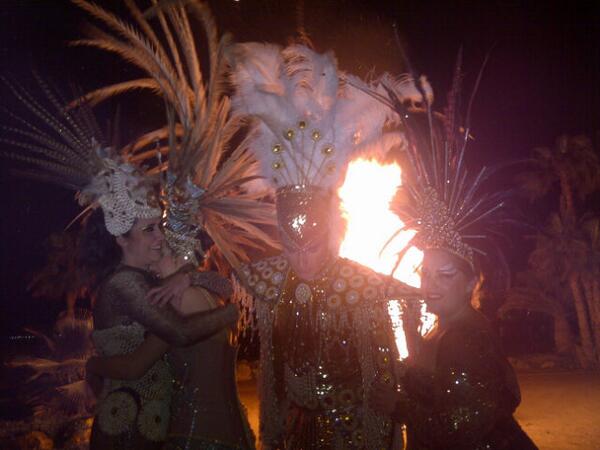 Josevera89's tweet photo. "@EvaReverte: #Águilas dspide el #CarnavalÁguilas2014 Hasta el 2015 @Josevera89 @marinalo23 @hoyvoiaseryo @Iris_Pd85 http://t.co/0wjfltFoWq"