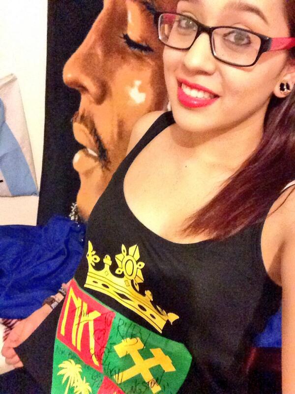 DelunaRuby's tweet photo. Love the shirt guys ❤️💛💚 @NewKingstonLive http://t.co/lBjUayuIil