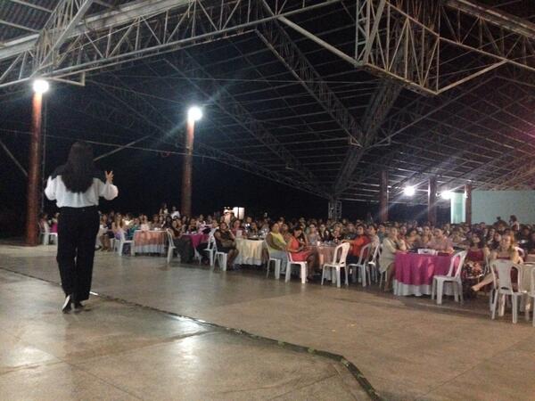 mbetel12's tweet photo. @SimonePalheta ministrando para as mulheres. http://t.co/gPVnZmt0Nz