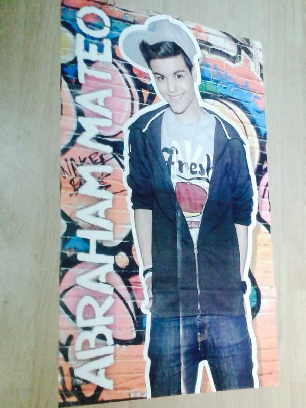 Chic@s habéis visto el súper mega póster de la revista <a href="/TOPMUSICyCINE/">TopMusic&Cine</a> ! Que os parece? :P