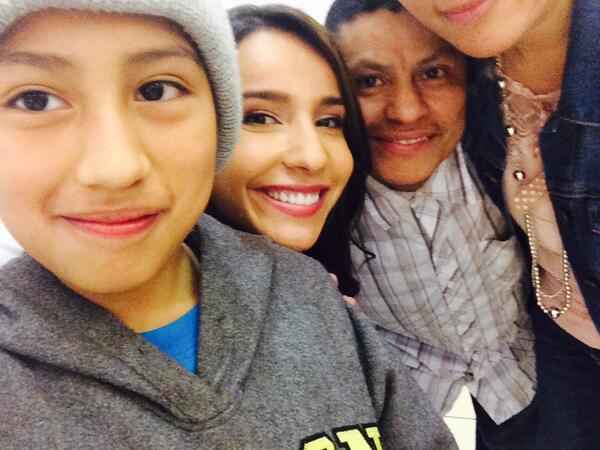 TeresaNGonzalez's tweet image. Great event! Always love mtg fans. #selfie con la familia uyu. Gracias @CommonsatFW #stylesolution @Uni_Seattle