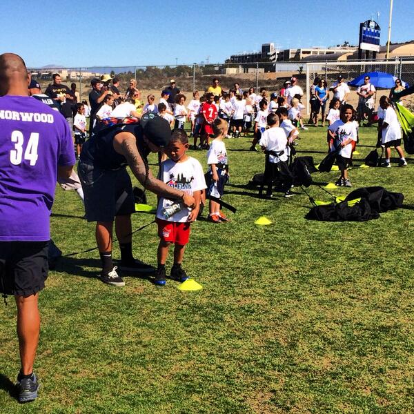 henryfilo's tweet photo. Kings first skill camp! #parachutes #prouddad #youngprodigy #nextGEN #killinthemboys #BEAST #weready http://t.co/vnWCemESjC