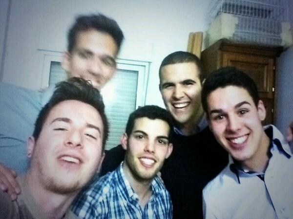 Alexserga's tweet photo. Con el poltergeist de #juanjo y el duende de @AlvaroGarcia08 jajajjaa http://t.co/ZNz9KD7TCq