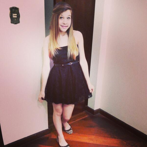 viviscs_'s tweet photo. Mas ela é toda todaa(8' #parti#festinha http://t.co/liOYnQrvxo