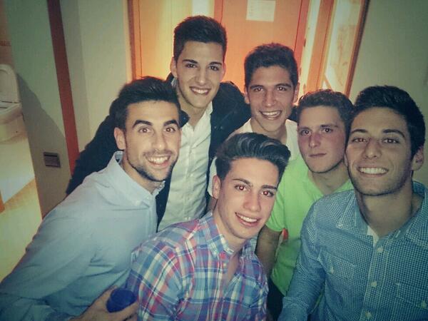 salidon94's tweet photo. Buenas noches, buenos días con @pablito_aranda @igmomo92 @danielperezl_7 @GuillesdelPino  y mis loyolos http://t.co/YGuHUYNbK7
