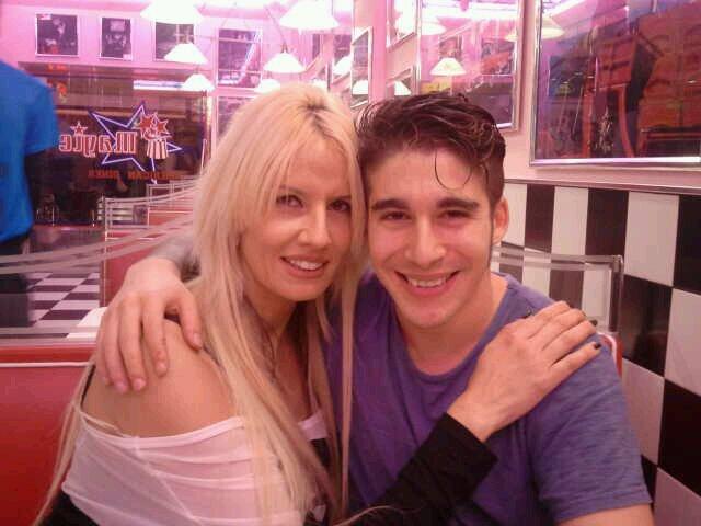 Empezando la fiesta por los carnavales del puerto de Santa Maria con @AdrianYuyu http://t.co/A98UGfS