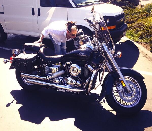 DevilsOlLadies's tweet photo. Kissing my vstar 650 g'bye. Billy got me a Sporty! want 2 buy? pls call Steve @ C&amp;D cycle 8582773298 #TheDevilsRide http://t.co/ZuDwZ7ofjj
