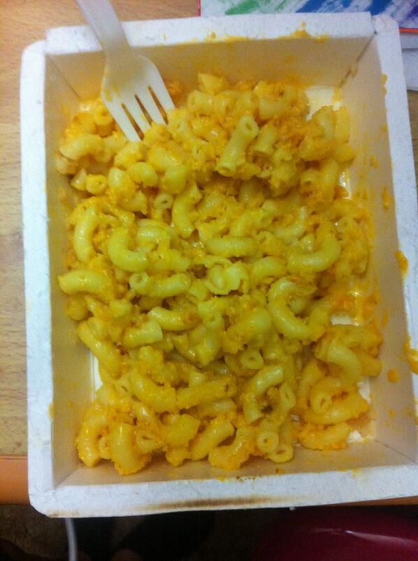 golddustkimm's tweet image. While everyone is out partying their asses off, I'm over here being a fatass #thisishowIparty 😉👌🍴❤️😒😂