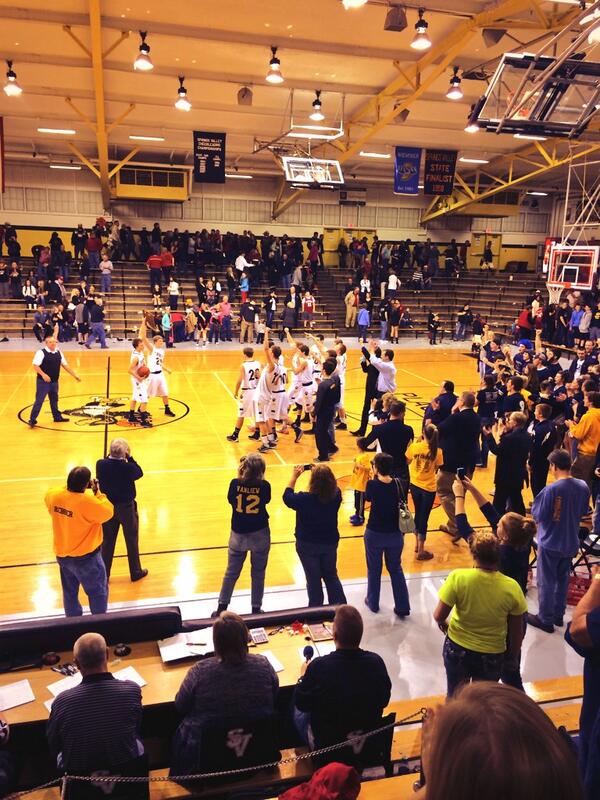 zwehmiller's tweet photo. Indiana High School Basketball at its finest. http://t.co/BhULsxcvxq
