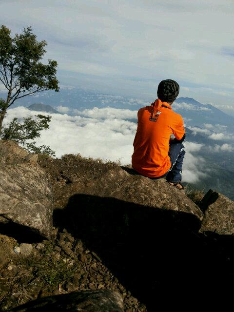 pOek19's tweet photo. @infopendaki oleh" dr pncak merbabU #mountpic http://t.co/Up8nLtEhFd