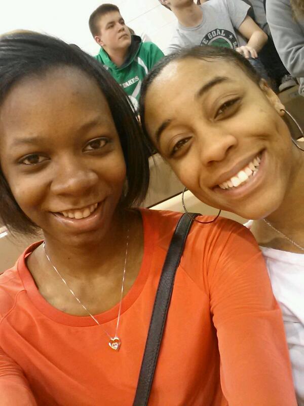 IconicBeauty's tweet photo. #gamenight @MrVMC http://t.co/zeeWS5IQDj