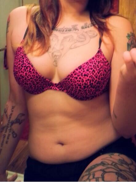 SelfieGoddesses's tweet photo. This girl #SexySaturday #HOtasFUCK #slut #tits #titsout #Selfie http://t.co/XHgU2QO6WB
