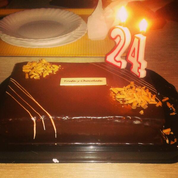 AlejandraRBM's tweet photo. Muchísimas gracias por la sorpresa y por esta noche! Os quiero mucho :) @AnuskaCarbajo @TrilloRocio @PatriziaAkara http://t.co/5cvNFLTNBv