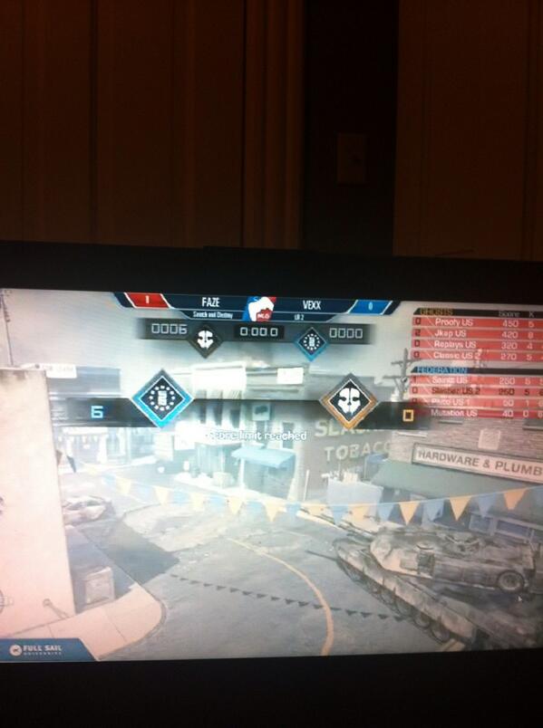 itsSpectly's tweet photo. I've been a faze fan since the start and they're holdin it down at #CoDChamps http://t.co/k33ABgQlcV