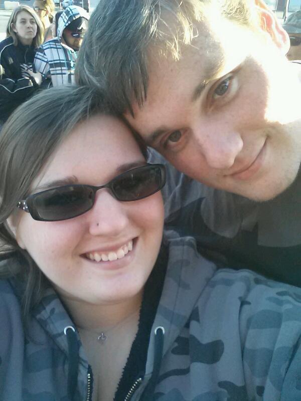 atomicglare3427's tweet photo. Waiting in line earlier to see @fluffyguy http://t.co/40sq5d849y