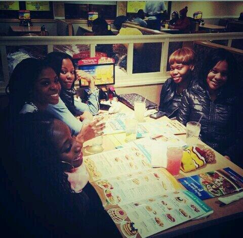 IHOP flow with the girls 😘🙈
