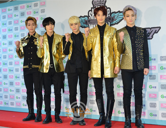 140309 SHINee @ SHINee World lll in Seoul Press Conference  BiQr0TBCcAAYRIg
