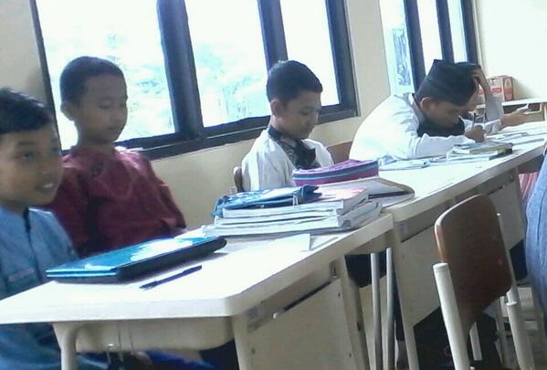 ROHISSpanda's tweet photo. Ini nih para ikhwan rohis spanda :D http://t.co/je8bE1r5Z2
