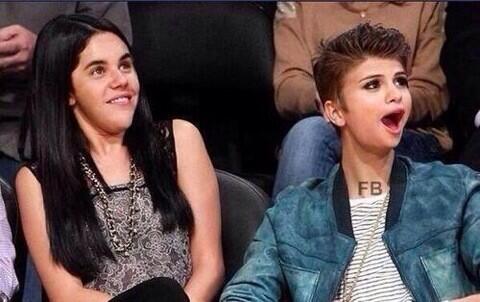 DoItForJB's tweet image. I CAMT STOP LAUGING OM