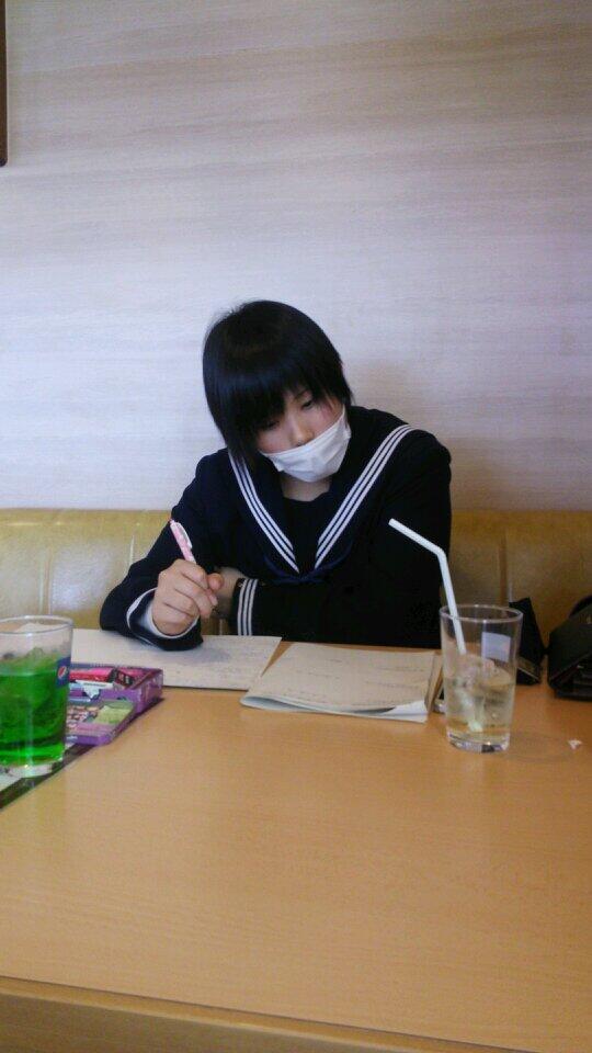 mithu_0605's tweet photo. ジョイフルで勉強頑張ってる美咲さん!!! http://t.co/O3KwyHuD4S
