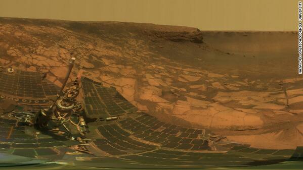 WeAreNotAloneID's tweet image. NASA&apos;s Opportunity examines rocks inside an alcove called Duck Bay in 2007. #ExploringMars