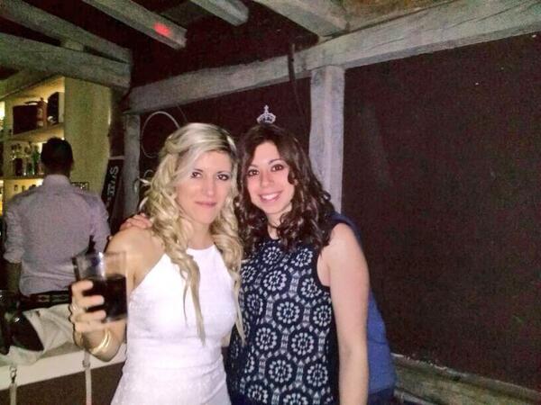 DianaCaballeroM's tweet photo. Fotito con la fea de @breeeendiiiii ! http://t.co/il5lr1uz5Q