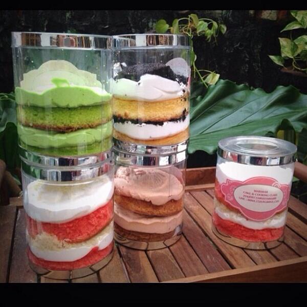 docmartshoes's tweet photo. Jual cake / kue in jar only palembang price 27rb per jar rasa oreo, red velvet, orange, tiramisu, chese, grentea http://t.co/Qc1j7Ei5O7
