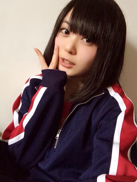 梨蘭 部屋着は今だに高校のときの体操服ですので 高校生っぽいピースとかしちゃう Http T Co 21d7uinz4z